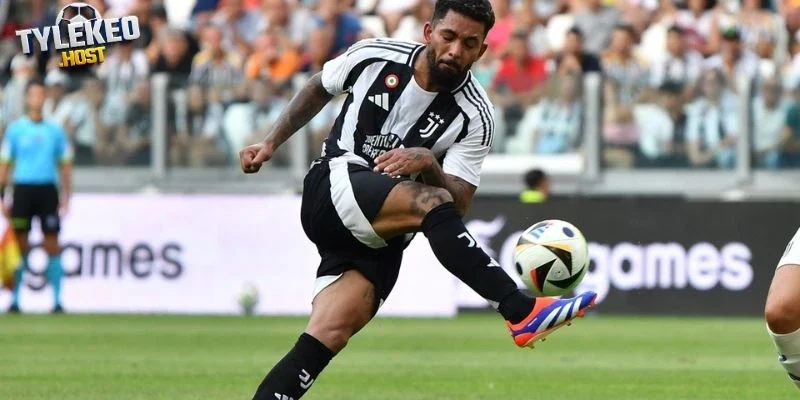 Aston Villa và Chelsea tranh Douglas Luiz gây bất ngờ