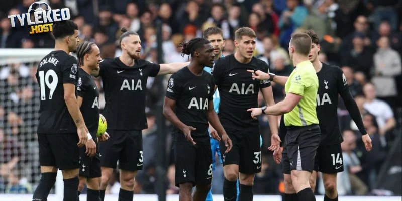 Tottenham tính thay HLV lần 2, Messi sắp mốc 900 bàn